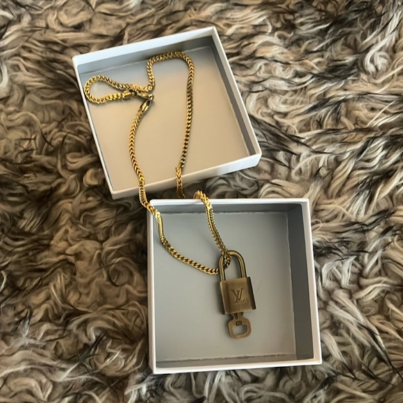 Authentic Louis Vuitton Lock and Key 🔐 number 323 - Picture 2 of 5